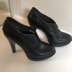 Ugg Jamison Black leather bootie